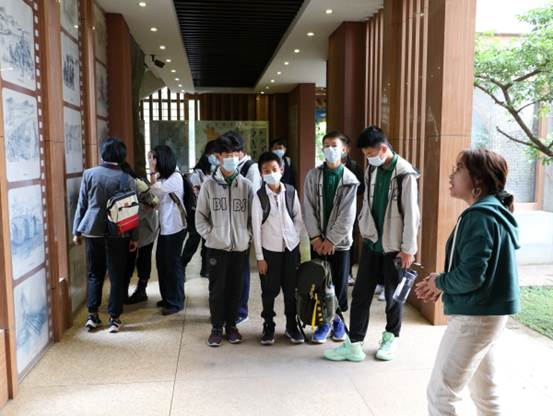 说明: C:\Users\ZZ\Desktop\青苗国际学校学生\微信图片_20210421134936.jpg