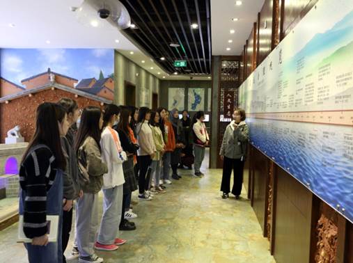 说明: C:\Users\ZZ\Desktop\博物馆工作\20201215人文学院\IMG_9738.JPG