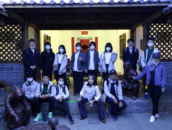 说明: C:\Users\ZZ\Desktop\青苗国际学校学生\微信图片_20210421134957.jpg