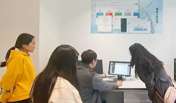 说明: http://www.kmu.edu.cn/__local/D/6D/96/D75E2384D5ACFFEE33ED82A5D72_51346AB3_2F8A7.jpg