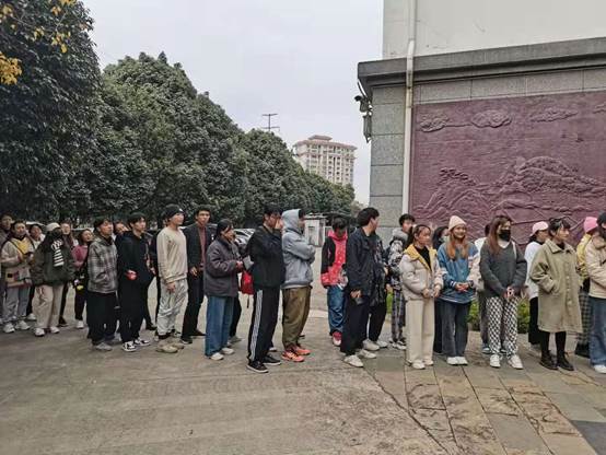 说明: C:\Users\ZZ\Desktop\博物馆工作\20201203马克思主义学院杨金惠\微信图片_20201207100342.jpg